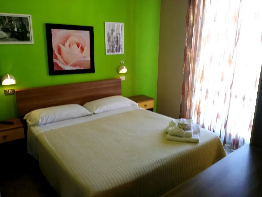 Hotel Simon Rimini 2*,